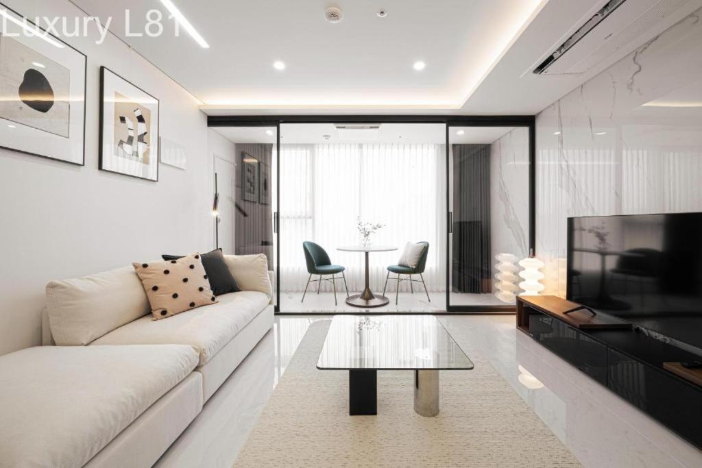 Angia Luxury Apartment Inside Landmark 81 Tower Ho Chi Minh-stad Buitenkant foto